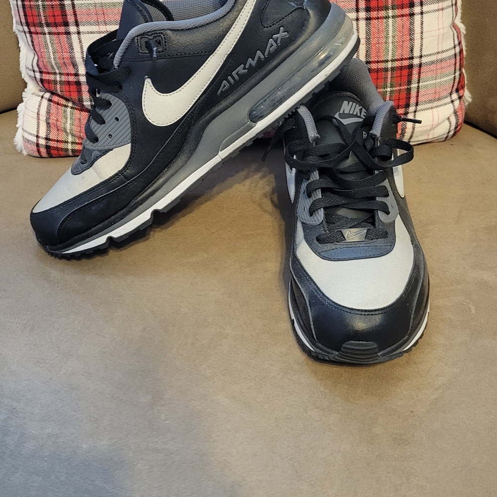 Nike Air Max Black and Gray Sneakers